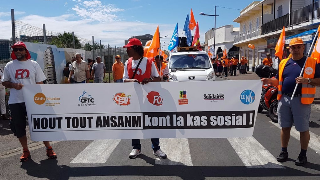 📷 Les syndicats défilent contre la politique sociale du gouvernement