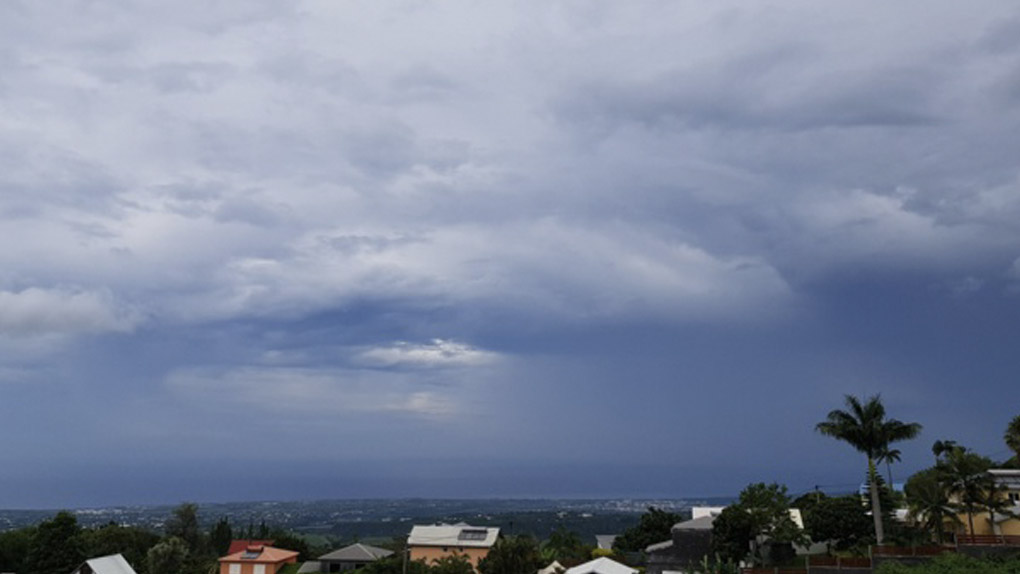 Météo: La Réunion frappée lundi par un front froid orageux