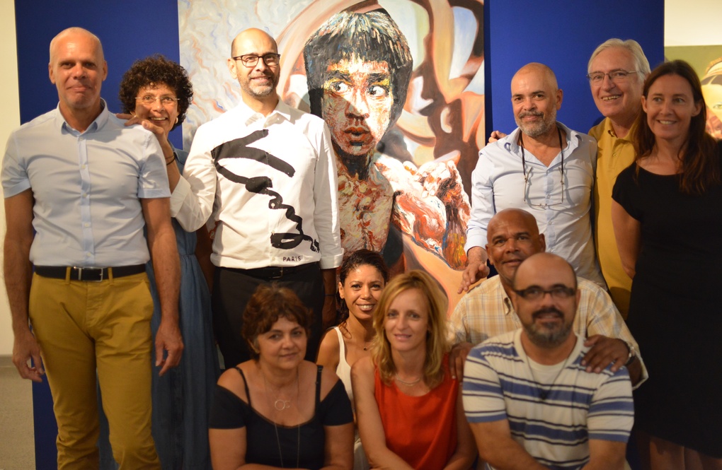 Jean-Luc Gigan (à gauche sur la photo) accompagné de toute l’équipe de Hang’Art. Crédit photos : Patrick Courtois