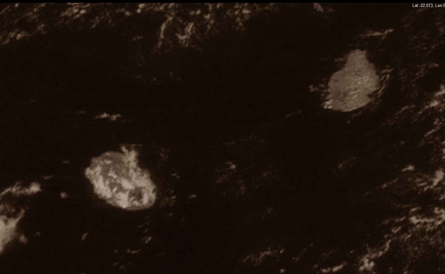 Les Iles soeurs capturées par Insat3D à 10h. Peu de nuages sur Maurice. Les mi pentes de la Réunion commencent à voir leur ciel s'encombrer. Le volcan est en majorité sous le soleil. Image courtesy of IMD.