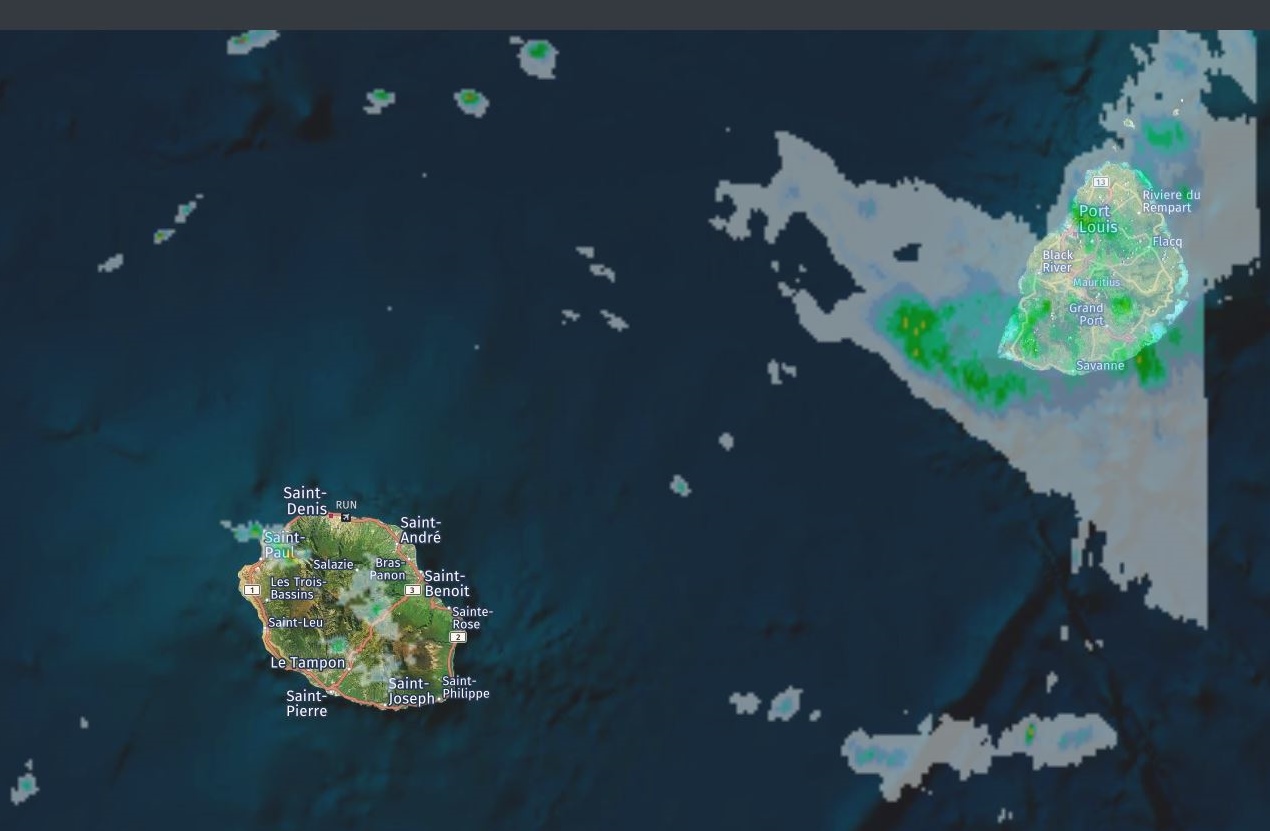 14h: Maurice: fortes averses et orages. La zone pluvio-orageuse traverse l'île (VIDEO)