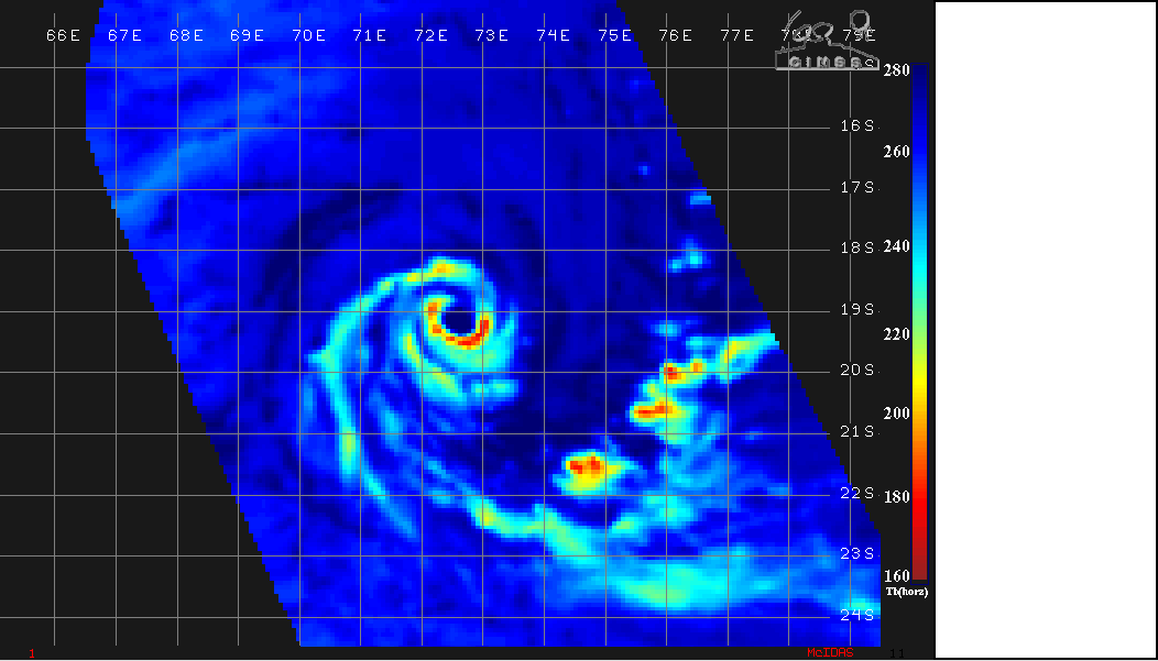 Image mirco-ondes de 21h46. L'oeil est ceinturé étroitement par un anneau de convection très intense dans les quadrants sud et ouest(couleur rouge) ce qui témoigne du niveau d'organisation atteint par ce cyclone intense, déjà le 6ième de la saison sur le Sud Ouest Indien.