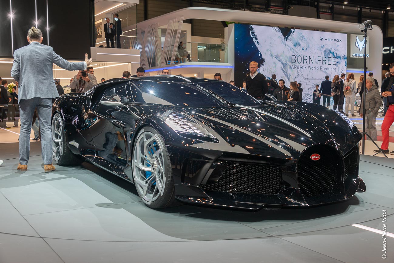 A Genève, La « Voiture Noire » de Bugatti, d'une puissance de 1500 ch est la plus chère du monde…