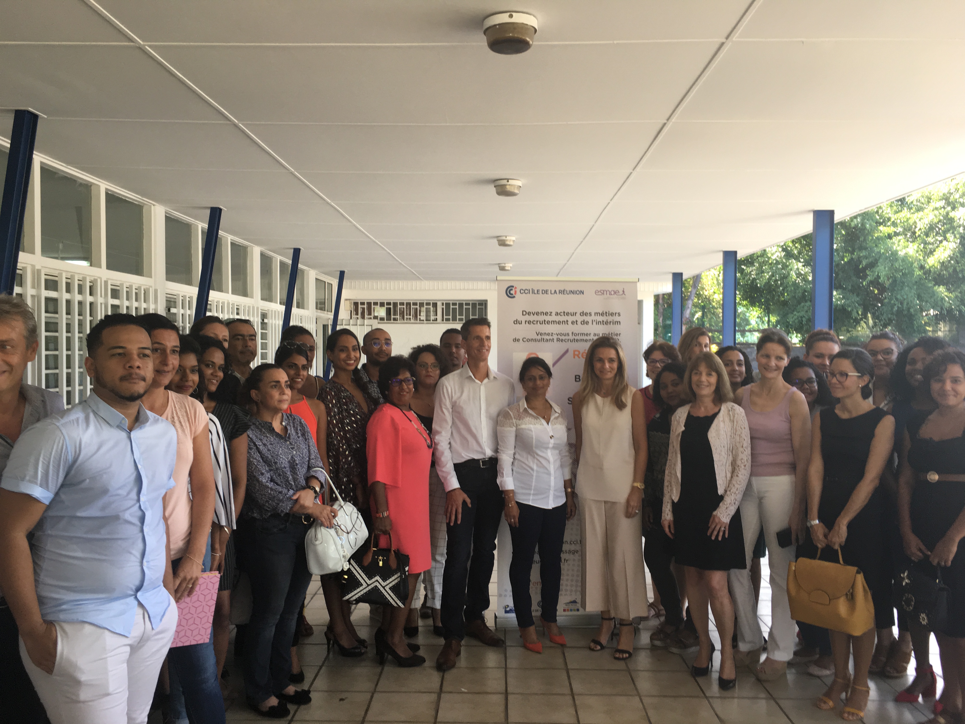 Les partenaires de cette nouvelle école (CCIR/ESMAE), les apprenants, les entreprises tutrices et les formateurs, rassemblés ce matin à la CCI de La Réunion.
