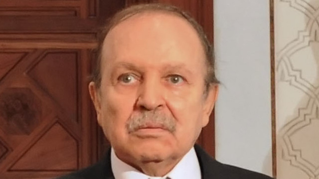 Bouteflika renonce à sa 5ème candidature