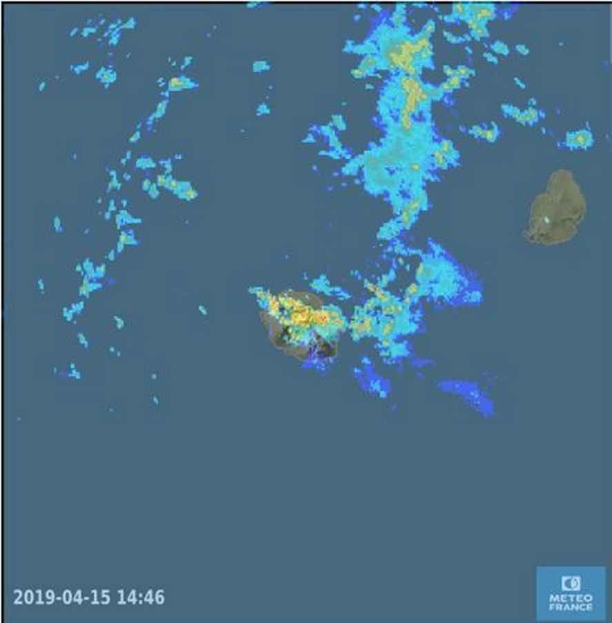 15h00: REUNION: enfin de bonnes averses sur plusieurs régions et même au Port...