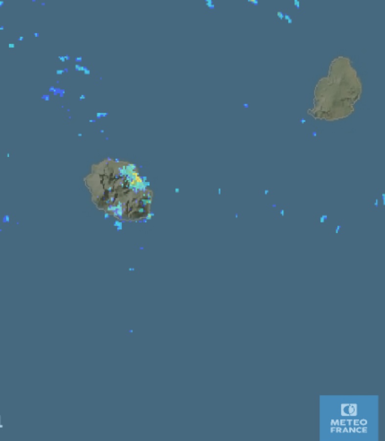 Image radar de 7h01: encore des averses localement soutenues dans la région de Saint Benoît et sur la moitié est en général ce matin. METEO FRANCE