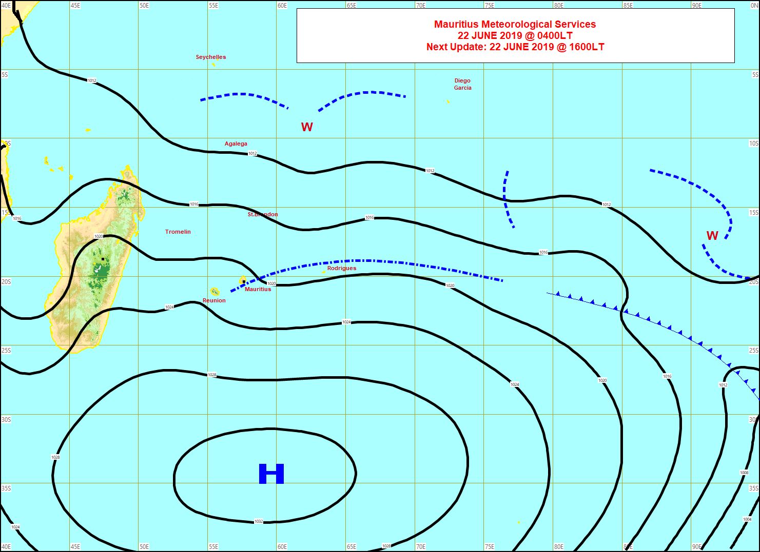 Analyse de la situation de surface ce matin. L'anticyclone(H) dirige toujours un alizé assez soutenu sur notre zone mais il commence à s'affaiblir. MMS