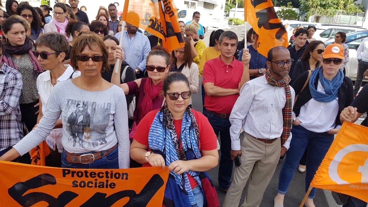 📷Grève à la CGSS : Manifestation devant les locaux de St-Denis