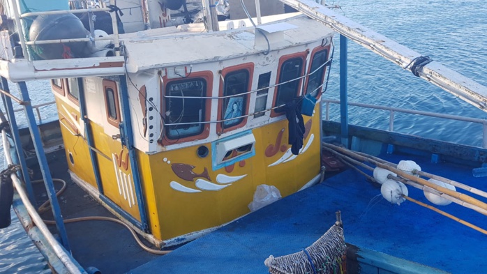 Le Port: Le bateau de migrants "Roshan" incendié et coulé