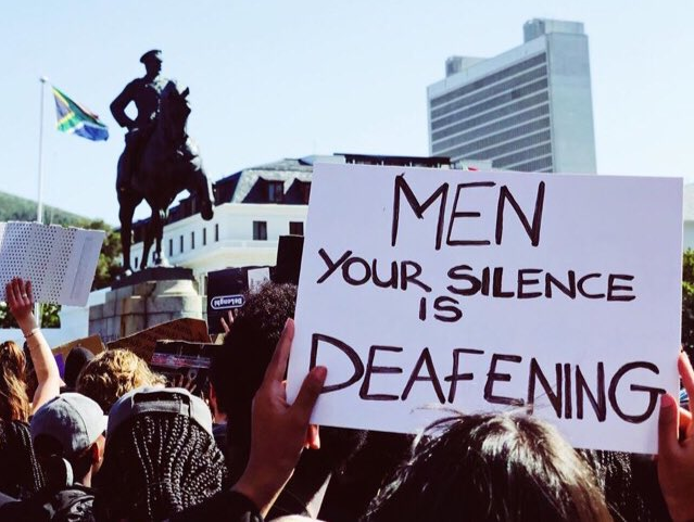 Le Cap : Des centaines de femmes manifestent contre une série de viols suivis d'assassinats