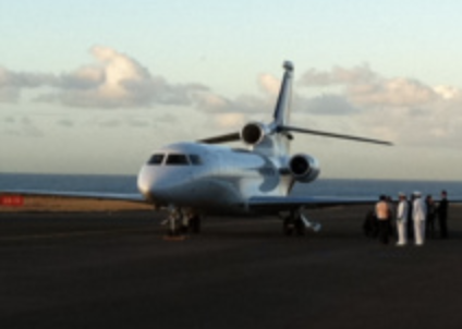 Le 21 août 2014, François Hollande arrive à bord du Falcon présidentiel à l'aéroport de Pierrefonds