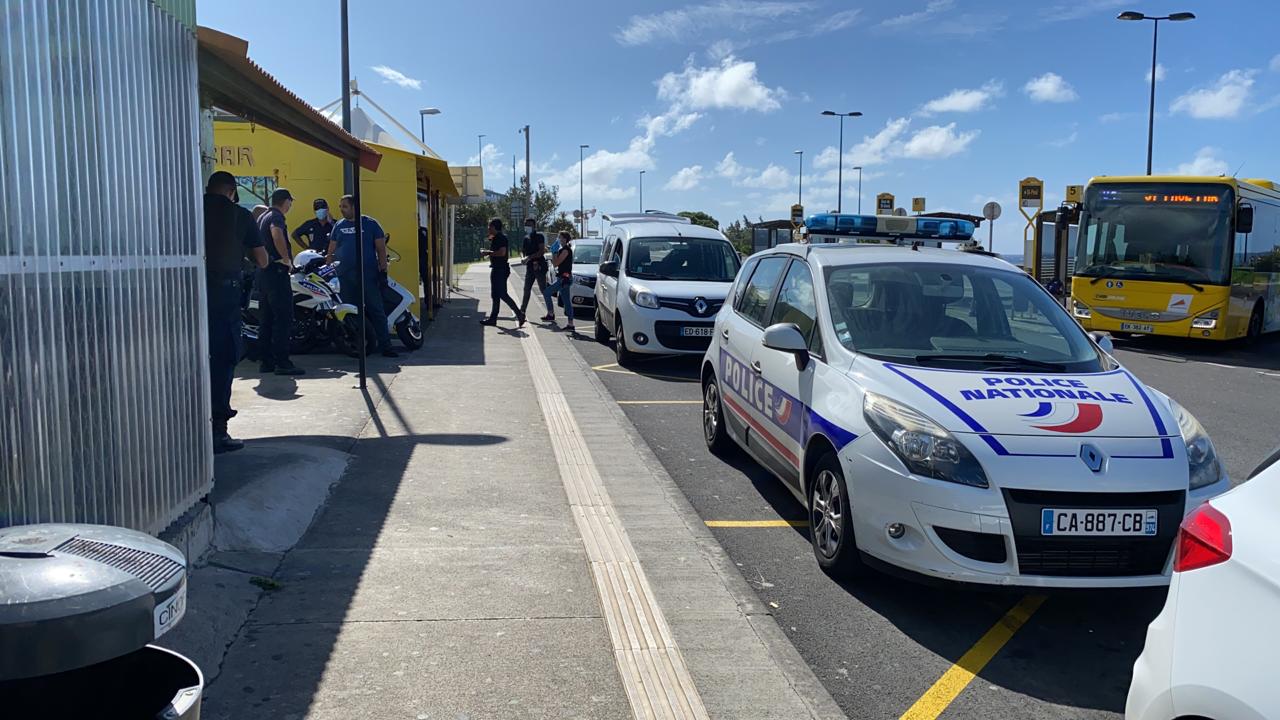 Les policiers quadrillent Saint-Denis pour faire respecter le confinement