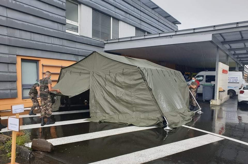 St-Benoît: Deux tentes militaires installées devant le GHER