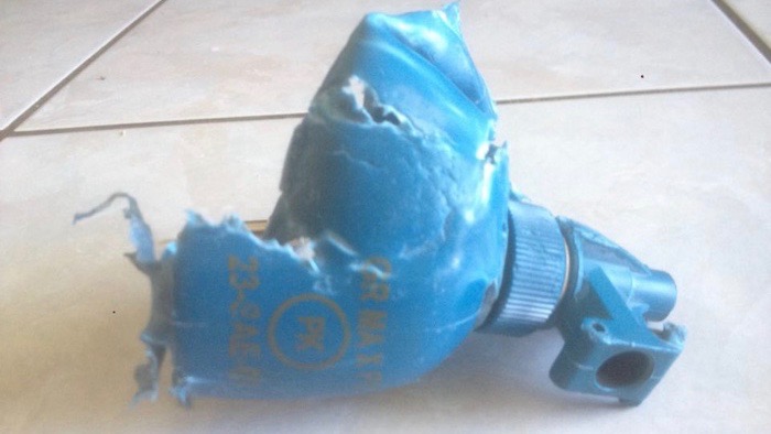 Photo d'archive: Les restes d'une grenade à plâtre retrouvés à l'Etang-Salé en avril 2018