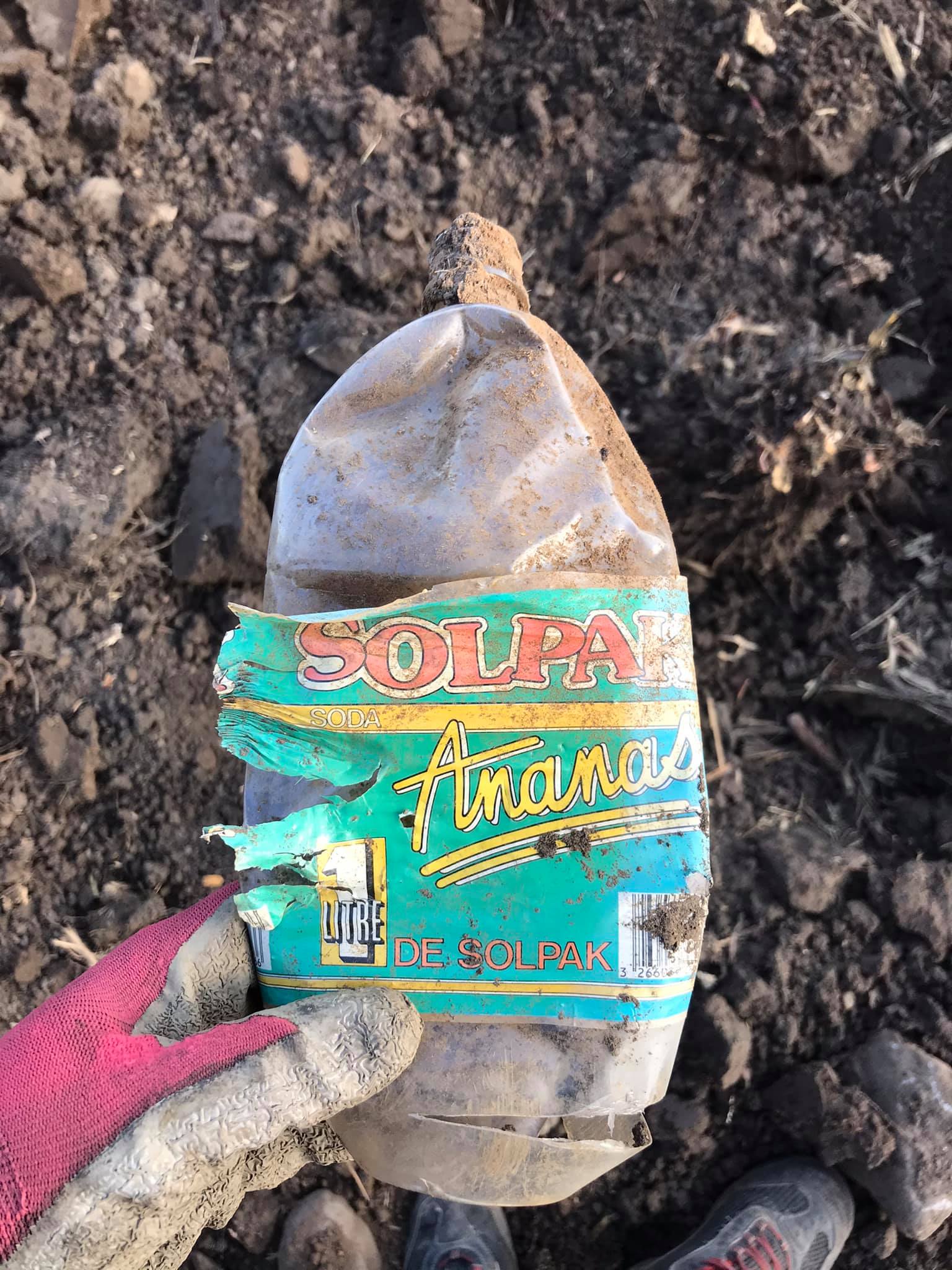 Quel âge peut bien avoir cette vieille bouteille de Solpak ?