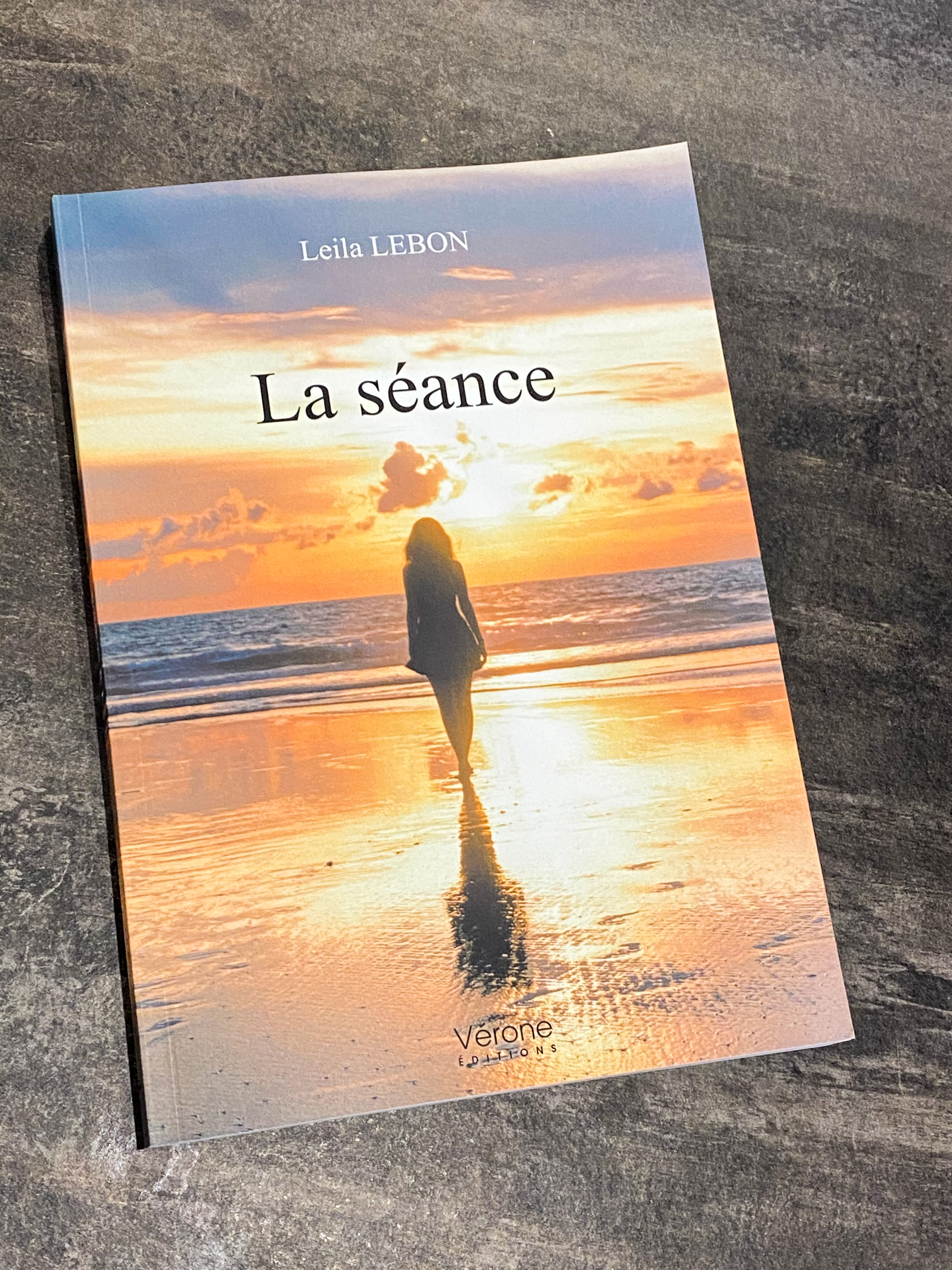 "La séance", le premier roman érotique de Leïla Lebon