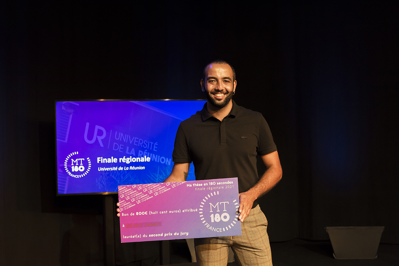 Benoît Jobart remporte le 2nd prix du public. (© Gwael Desbont / Université de La Réunion)
