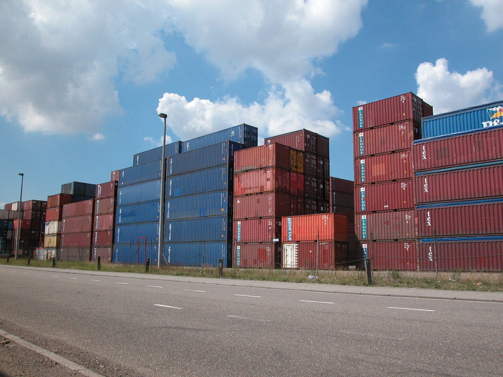 Blocage du Canal de Suez : "Embouteillages en vue au port, rupture de stocks et augmentation des prix"