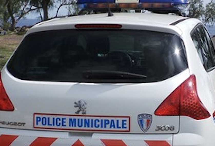 Exhibition sexuelle présumée: Le policier municipal de La Possession toujours en garde à vue