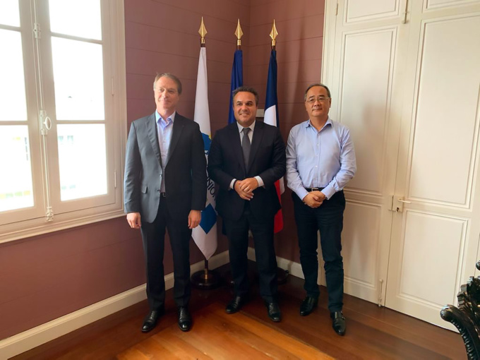 Eric Leung (à droite), aux côtés de Didier Robert et de François Asselin, président de la CPME, lors d'une rencontre en novembre 2019