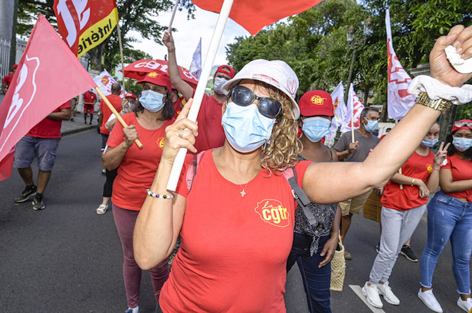 PHOTOS : Plusieurs centaines de personnes défilent pour la fête du Travail