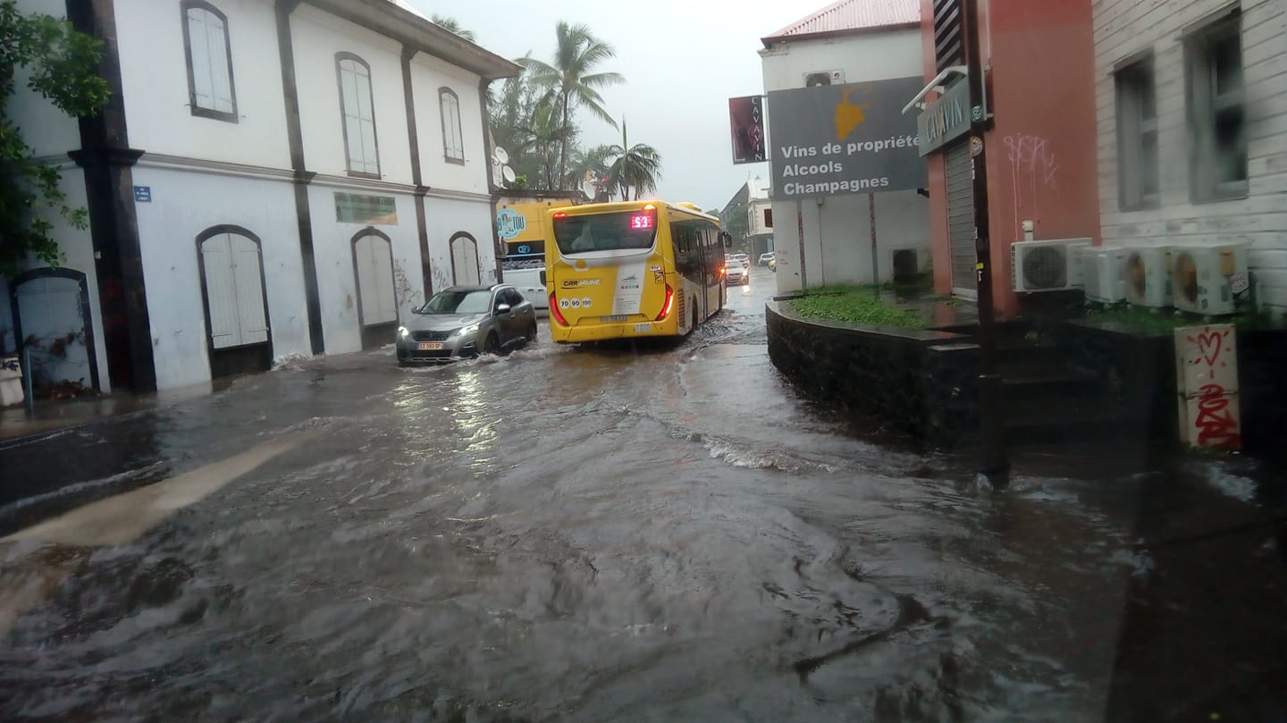 Le centre-ville de St-Leu est inondé - Photo : radar974
