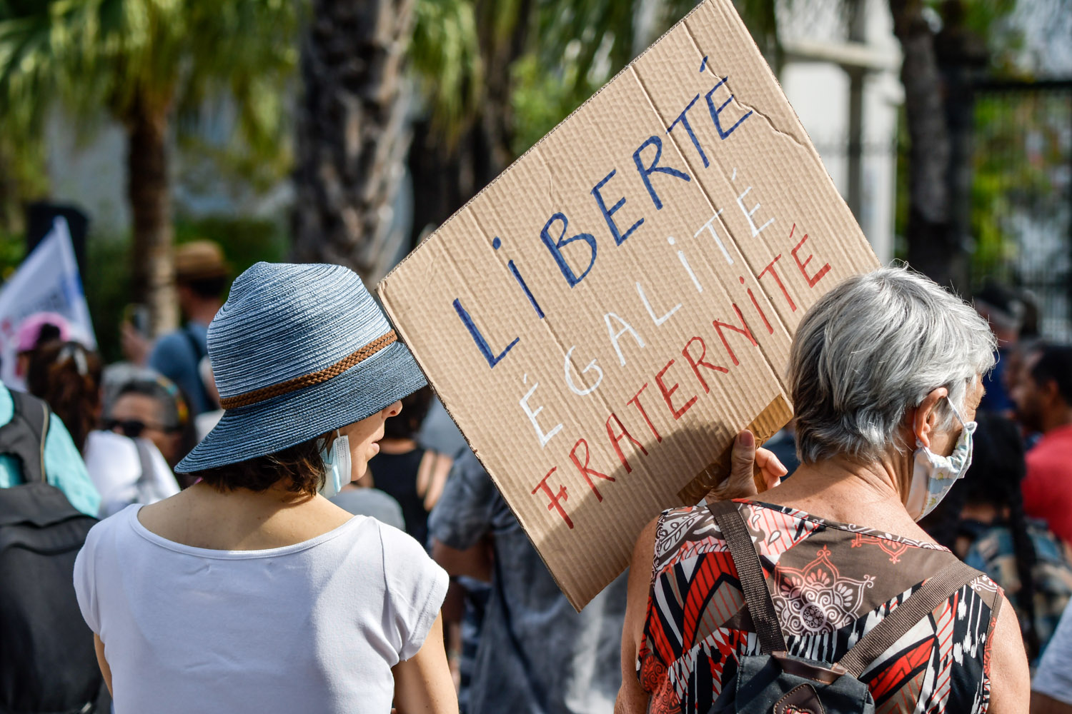 Retour en images sur la manifestation anti-pass sanitaire à Saint-Denis 