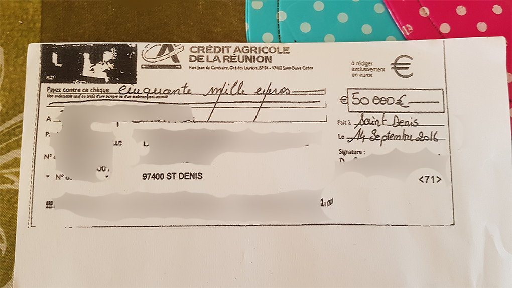 La photocopie du chèque en blanc que la victime a dû signer pour "payer les impôts". L’argent servira à racheter son appartement à un prix dérisoire
