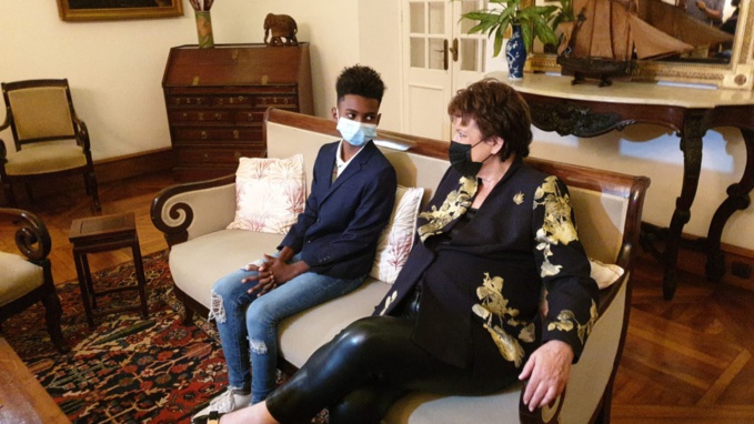 Vidéo - La ministre Roselyne Bachelot salue le talentueux Soan