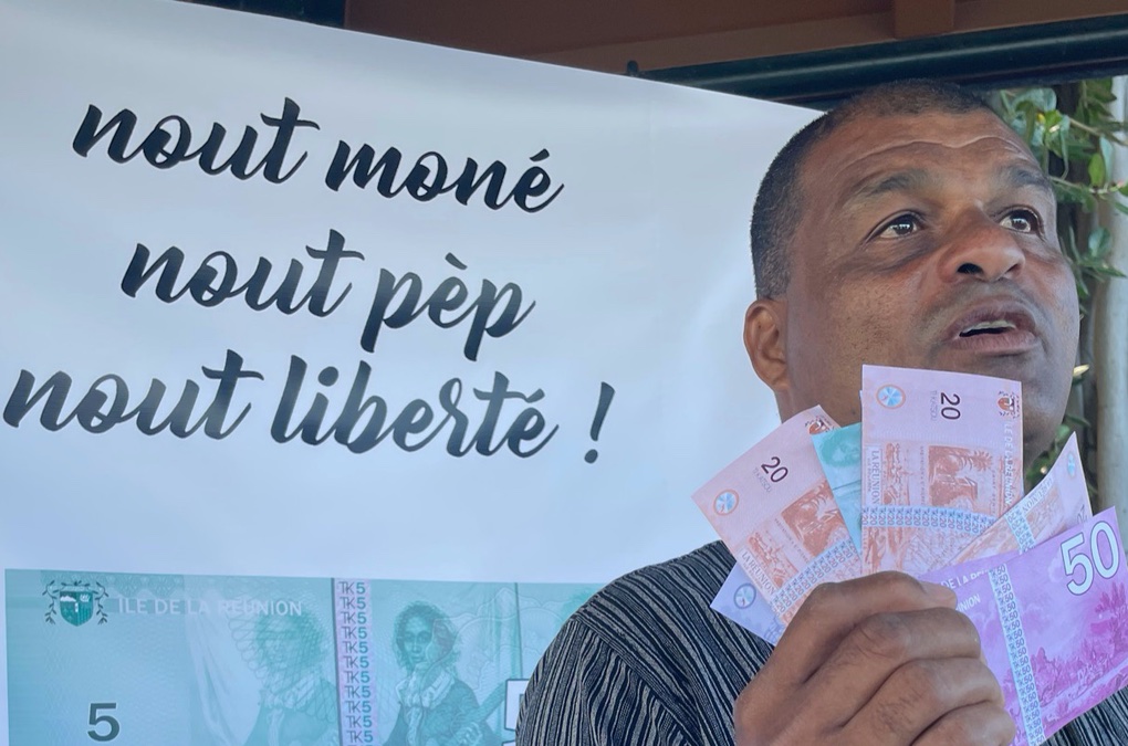 L’association Nout Moné soutenue par Jean-Hugues Ratenon a présenté ce jeudi à Saint-Pierre son projet de monnaie locale. Tikatsou a pour but de privilégier une consommation durable et de développer la promotion des circuits courts.