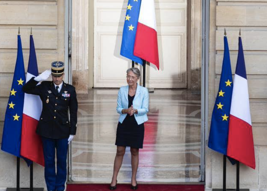 Elisabeth Borne a remis sa démission à Emmanuel Macron, qui l’a refusée