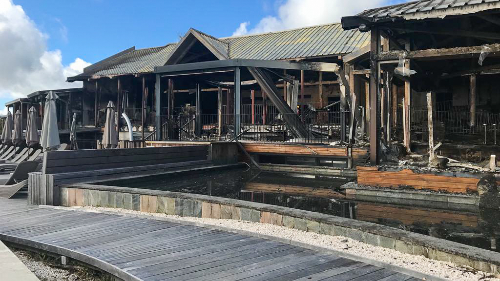 Incendie au Diana Dea Lodge : Les images du sinistre