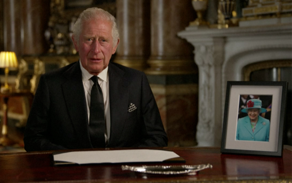 Charles III s’est adressé à la nation pour rendre hommage à sa mère disparue la veille