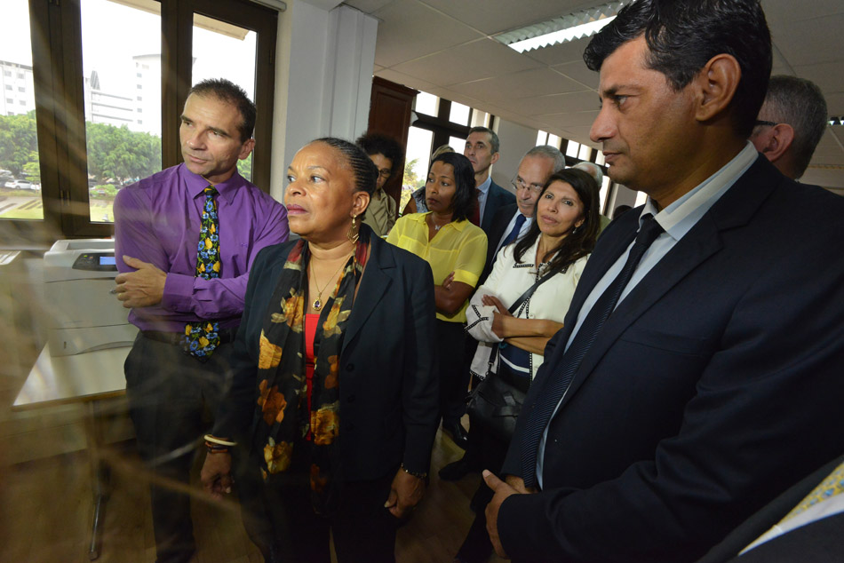 Christiane Taubira rencontre le personnel du tribunal de grande instance de St-Denis