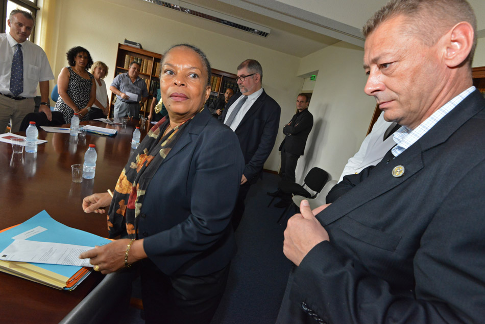 Christiane Taubira rencontre le personnel du tribunal de grande instance de St-Denis