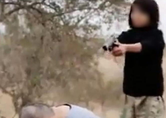 L'Etat islamique publie la vidéo d'un enfant exécutant deux prisonniers russes