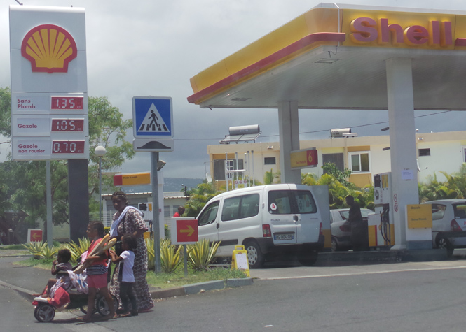 Le Shell du Port avenue Carpaye est resté ouvert