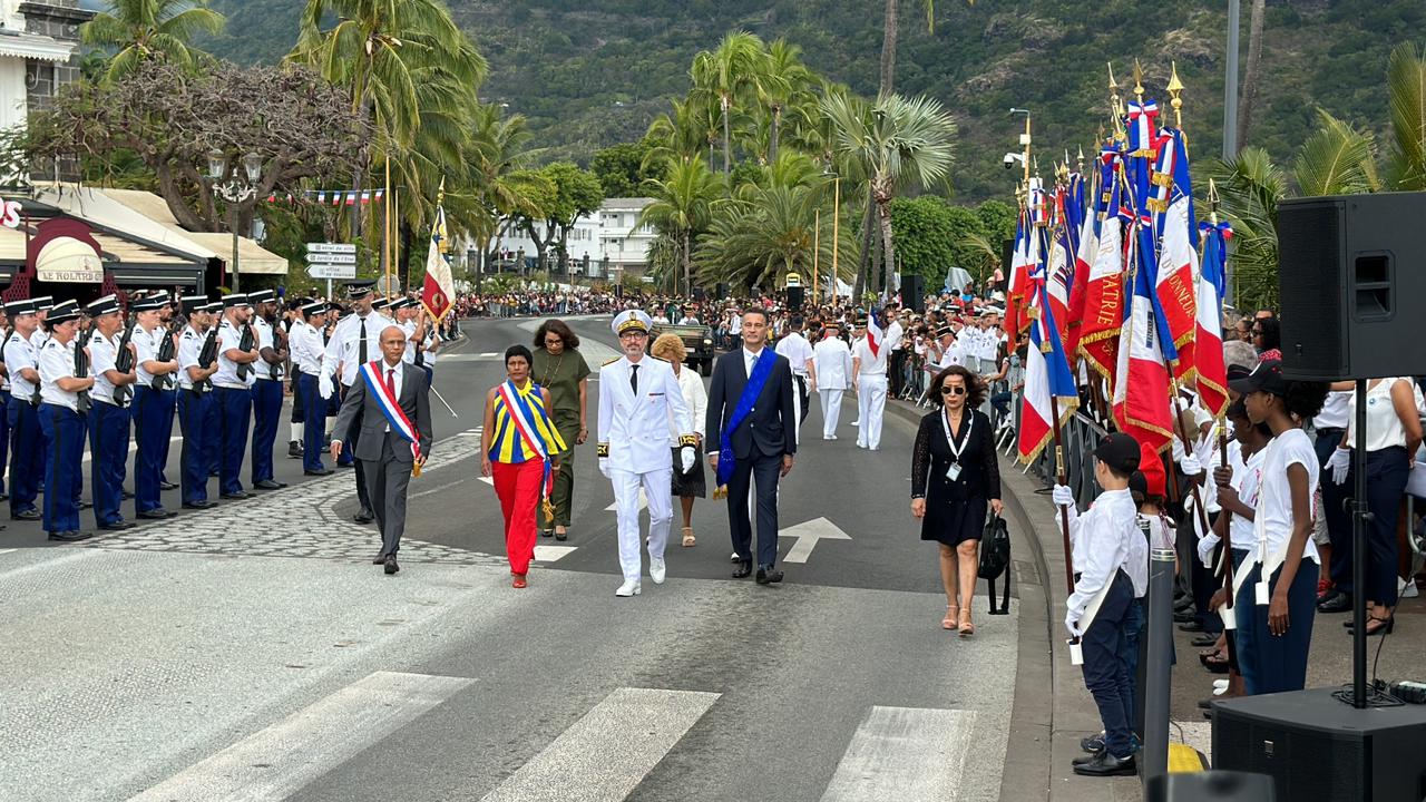 vid-o-le-14-juillet-c-l-br-la-r-union