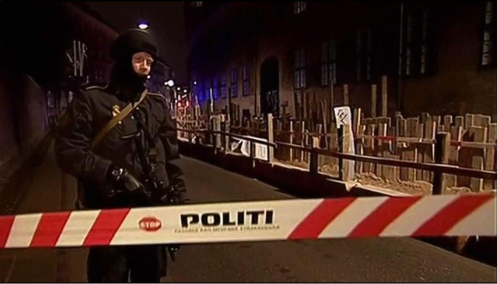 La police a bouclé le quartier de la synagogue de Copenhague après le 2ème attentat de la nuit