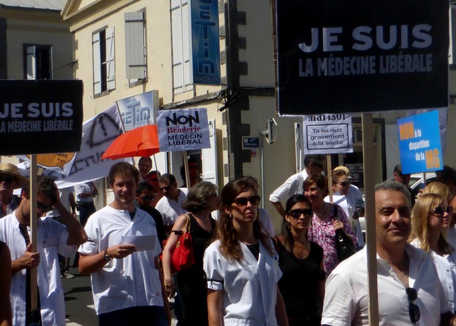 150 professionnels de santé dans la rue contre la loi Touraine