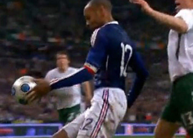 La main providentielle de Thierry Henry contre l'Irlande a fait l'objet d'une compensation financière