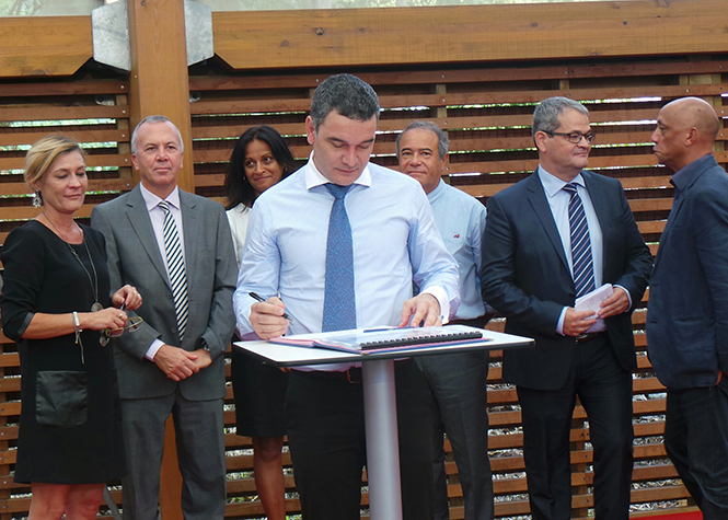 St-Denis: Signature de l'accord cadre du contrat de Ville 2015-2020 en présence de Valls