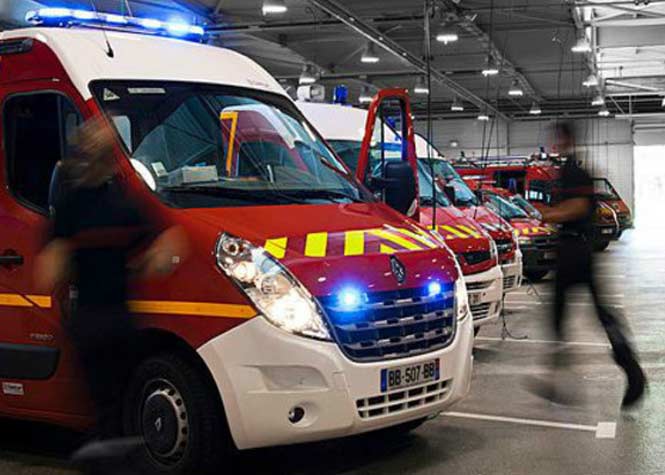 Haute-Savoie : Trois individus attaquent un véhicule de pompiers et tirent sur l'un des occupants
