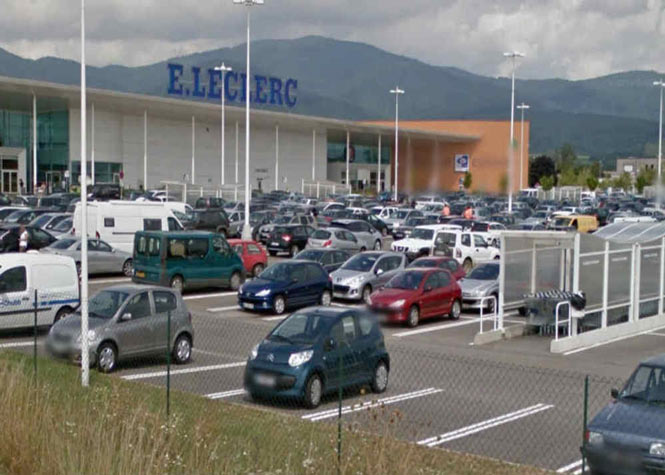 Alsace : Des parents laissent leurs deux enfants en plein soleil dans leur véhicule et vont à l’hypermarché
