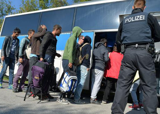 Les services allemands de renseignement s'inquiètent des tentatives de recrutement de la part des islamistes au sein des migrants