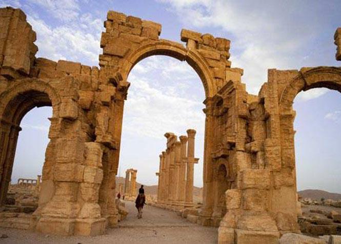 Syrie : L'Arc de triomphe de la cité antique de Palmyre détruit par Daech