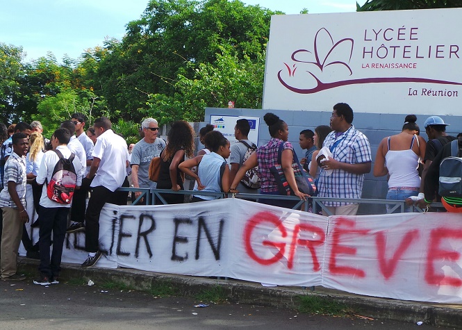 Grève au lycée hôtelier: "La jeunesse ne doit pas être sacrifiée sur l’autel de l’austérité"
