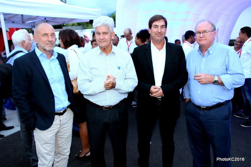 De gauche à droite : Pascal Cuvelier (architecte), Tristan De Reynal (directeur de REP), Amaury De Lavigne (directeur de Carrefour) et Jacques de Virguy (directeur des centres commerciaux de Carrefour)