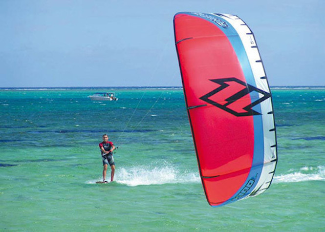 Nouvelle-Calédonie: Un kite-surfer attaqué par un requin